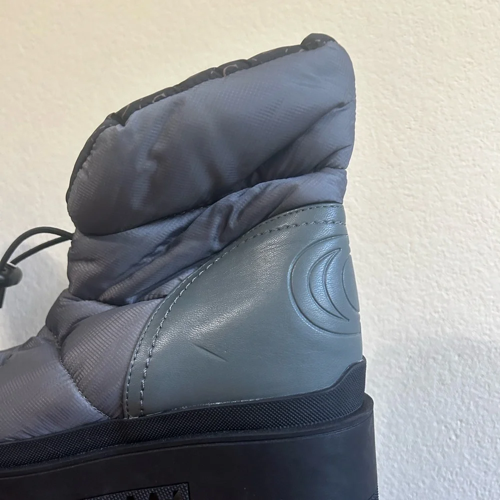 GUESS Leeda 2 Gray Cold Weather Booties Sz 8 Dark Gray Puffer Style Toggle Women
